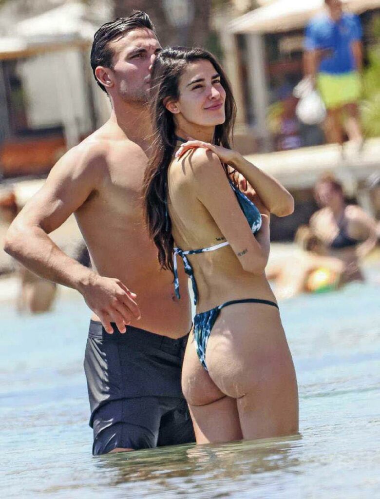 Lidia Torrent en tanga.