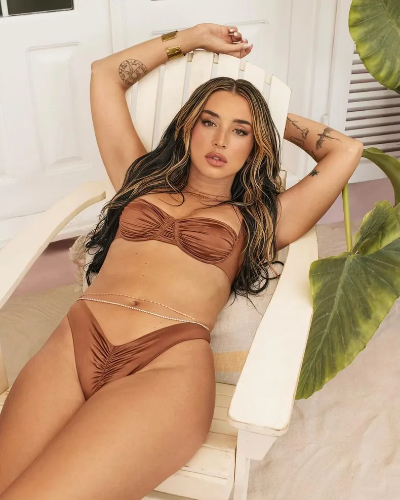 Lola Índigo en bikini tanga.
