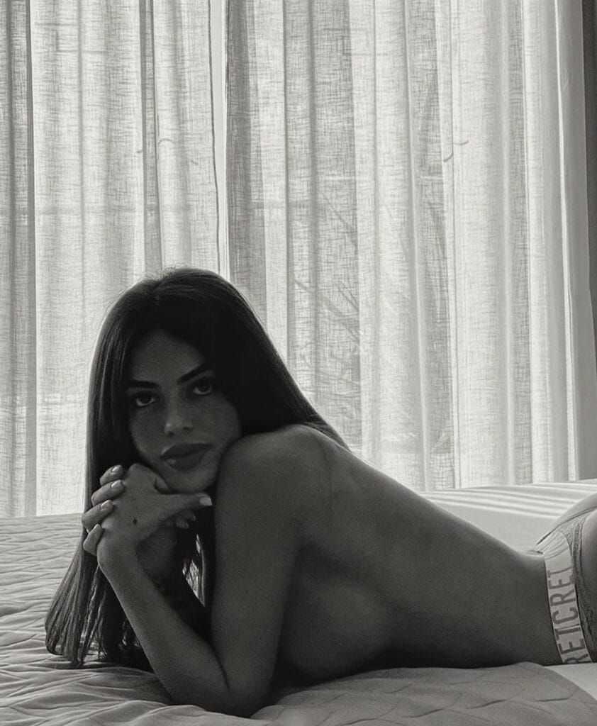Violeta Mangriñán sin sujetador.
