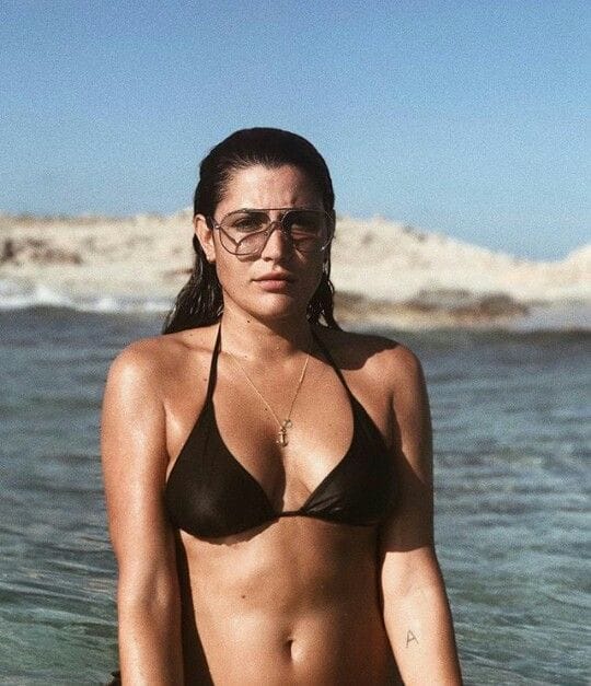 Alba Paul en bikini.