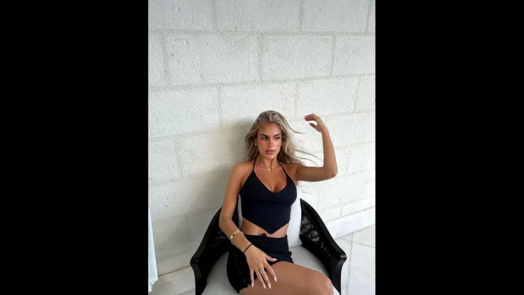 Otro posado de María Guardiola.