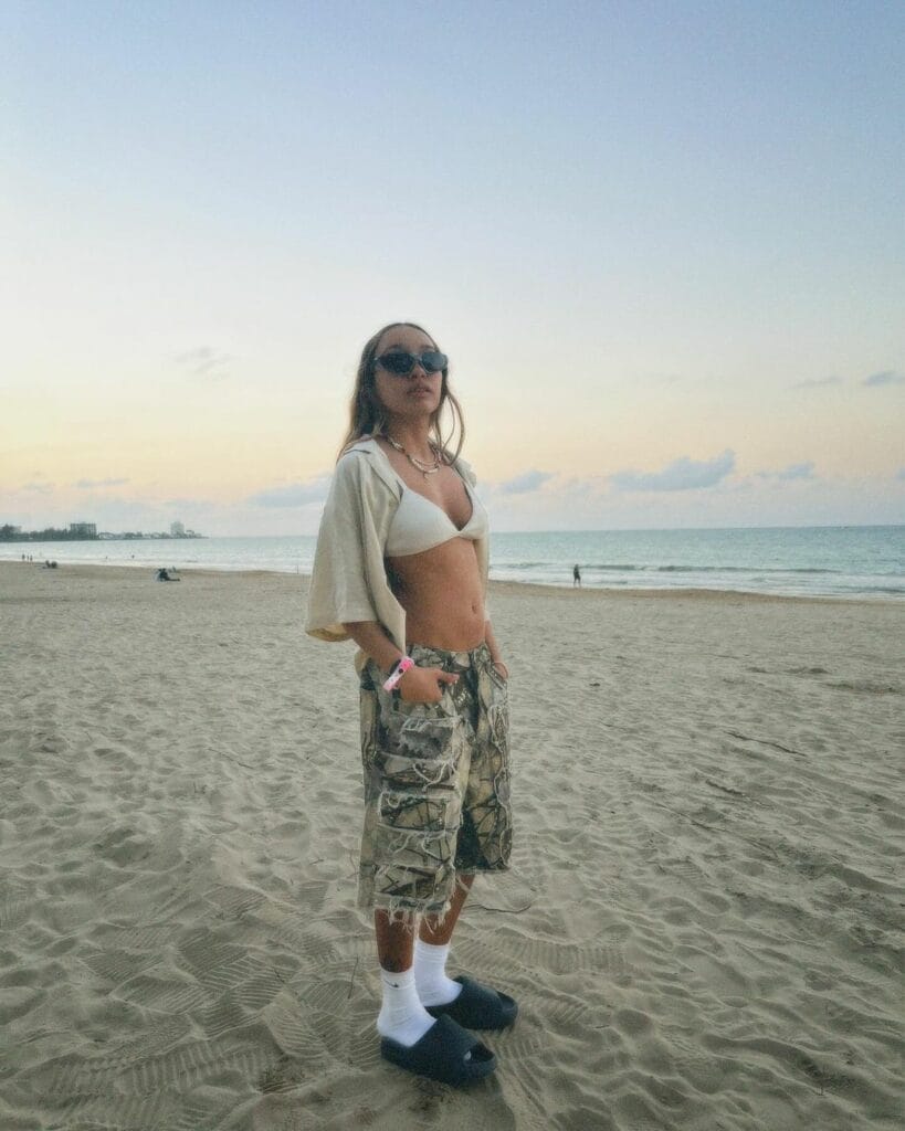 Alondrissa posando sexi.
