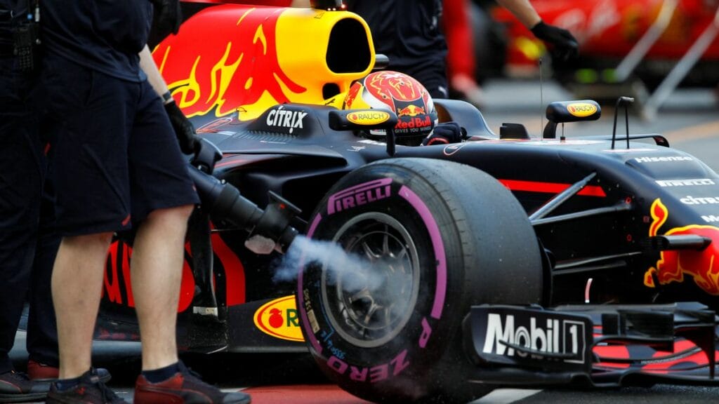 Red Bull, pillada por la FIA.