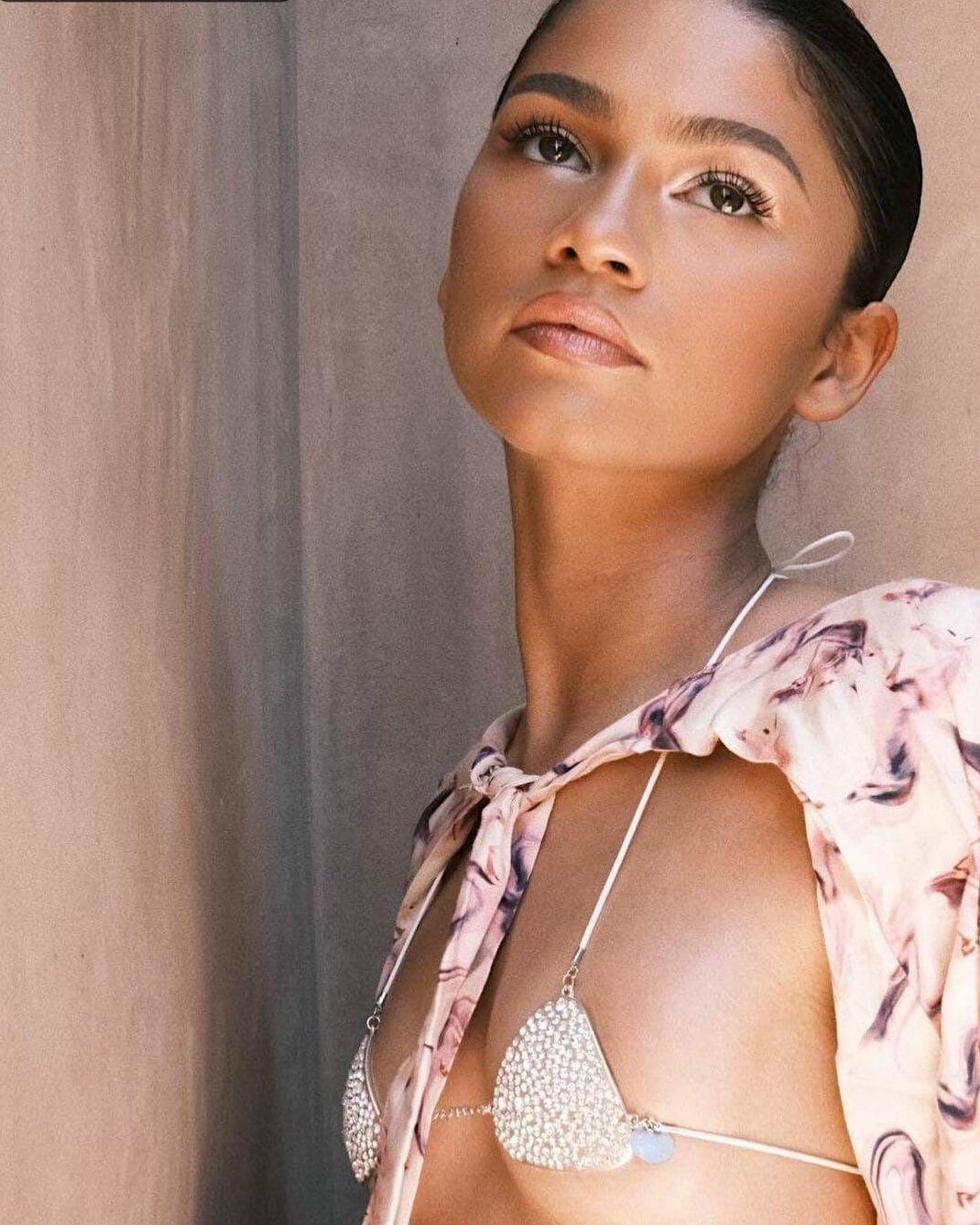 Zendaya pechos.