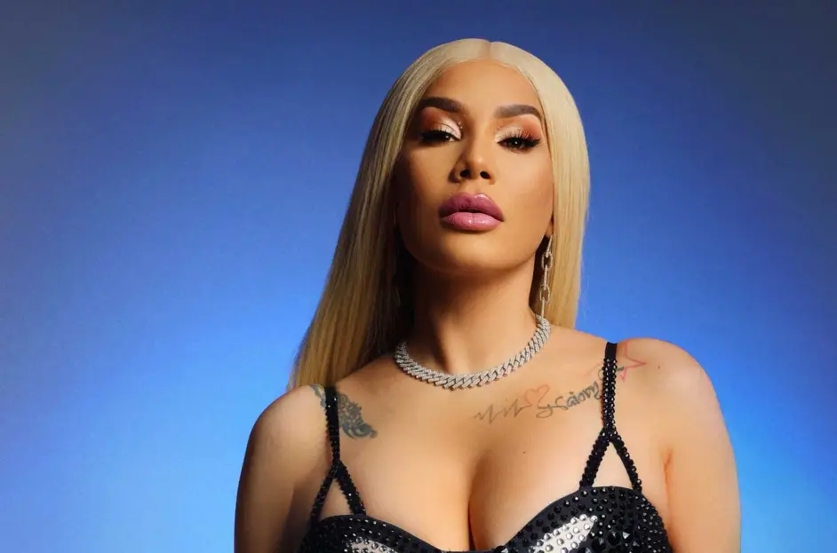 Ivy Queen sujetador