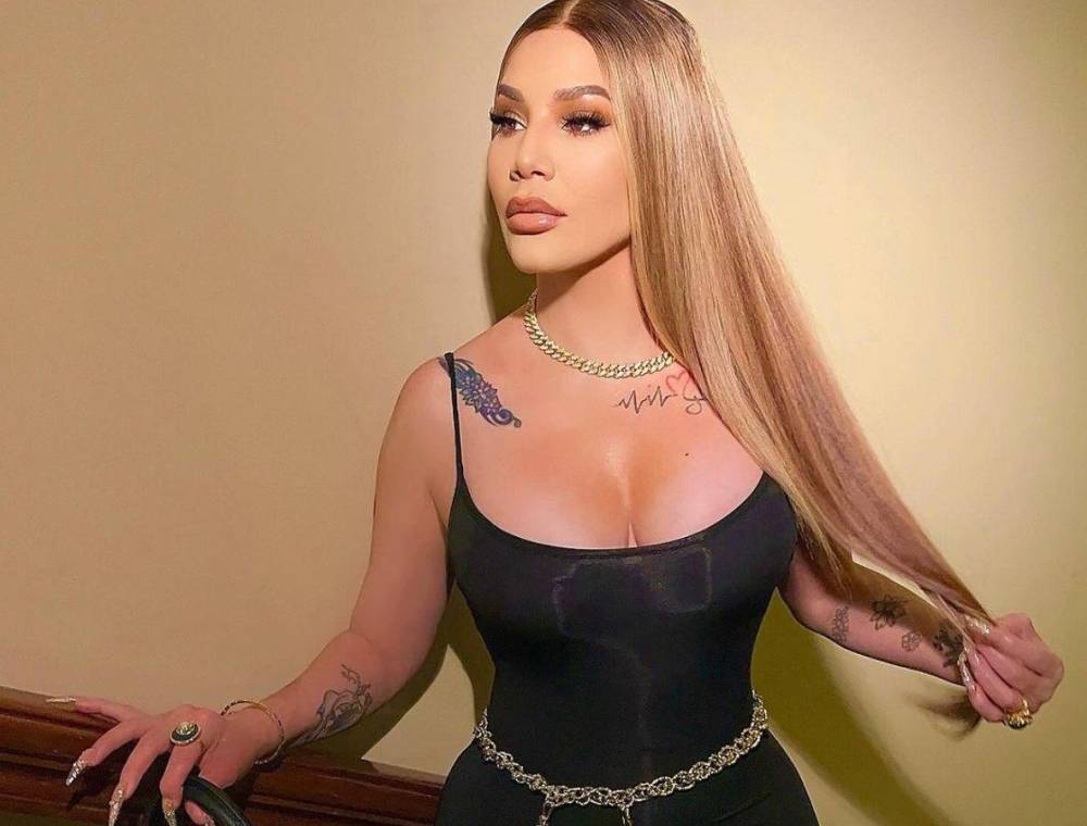 Ivy Queen escote