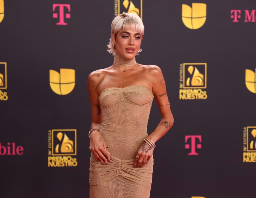 Tini Stoessel pezones