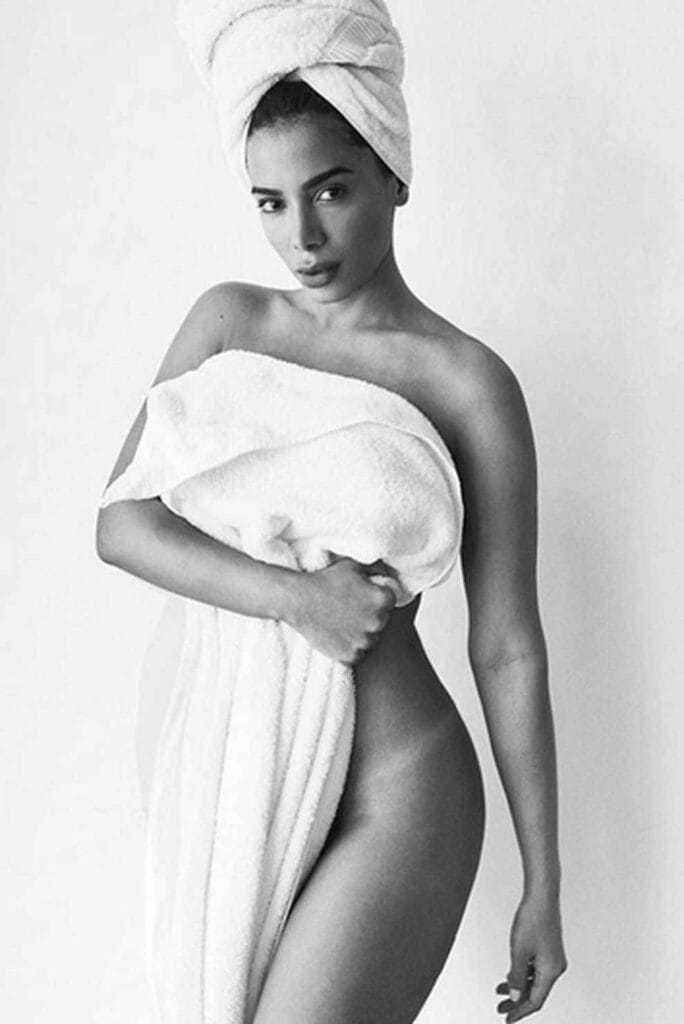annita sin ropa