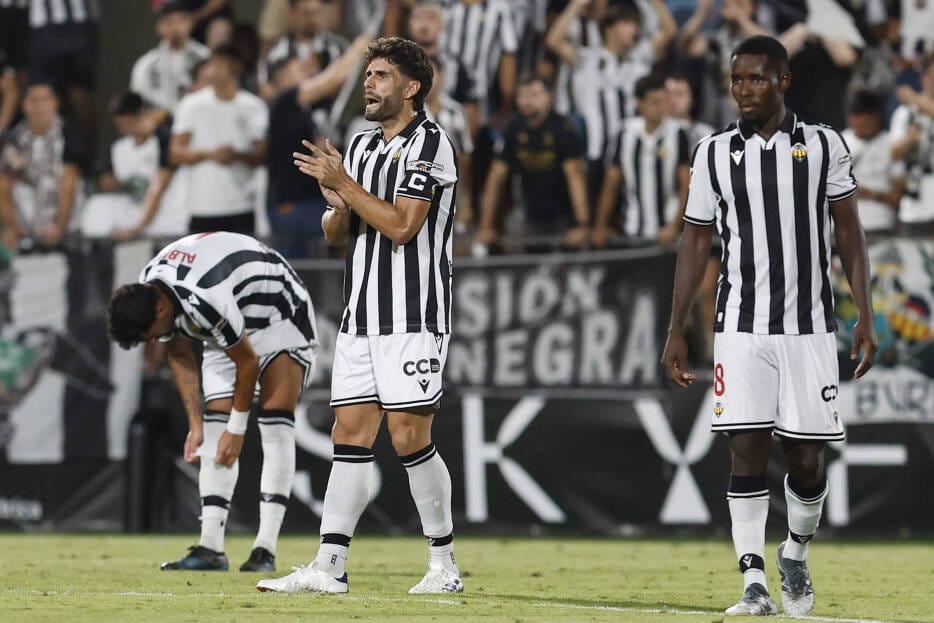 cuanto cobran jugadores segunda españa