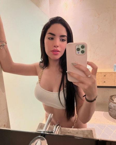 Kimberly Loaiza hilo