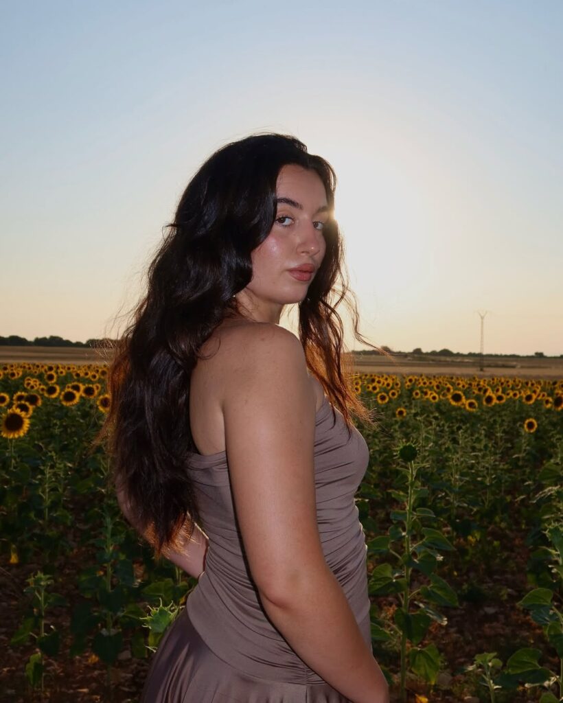 Ariane Hoyos posando