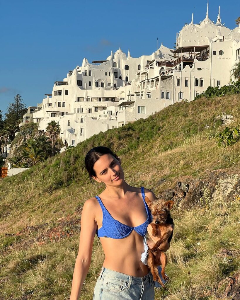sara gim sujetador