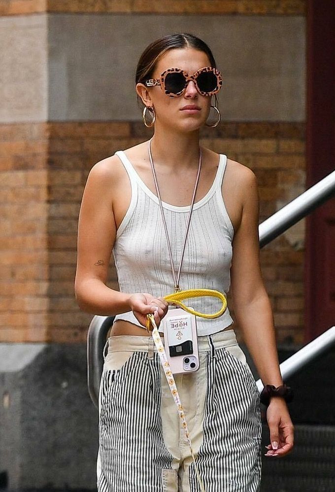 Millie Bobby Brown pezones