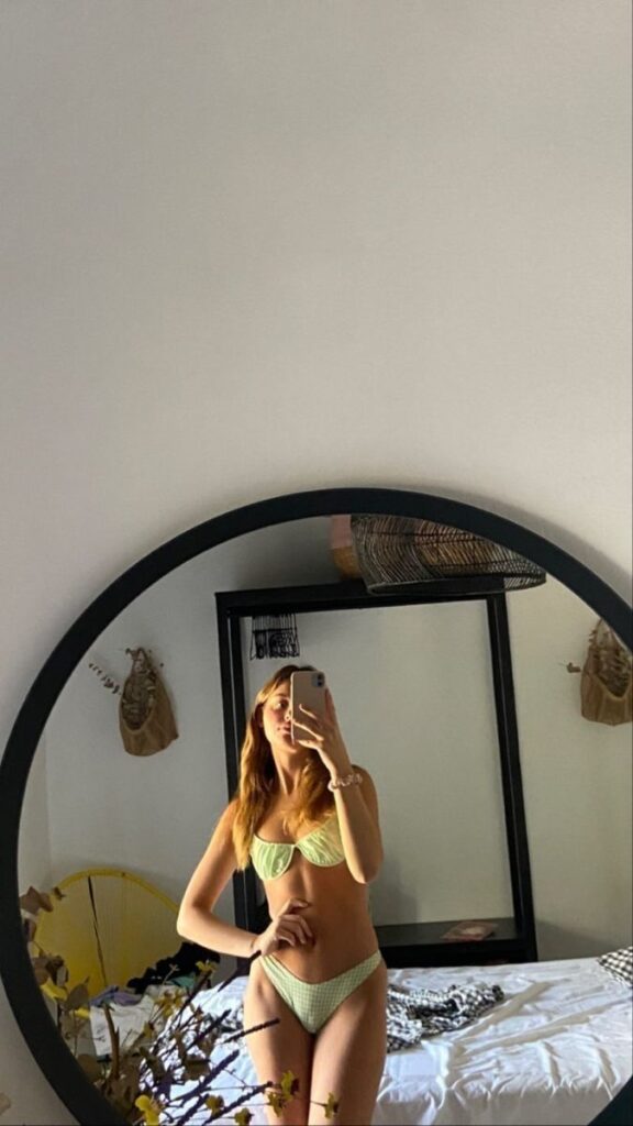 Nicole Wallace bikini tanga