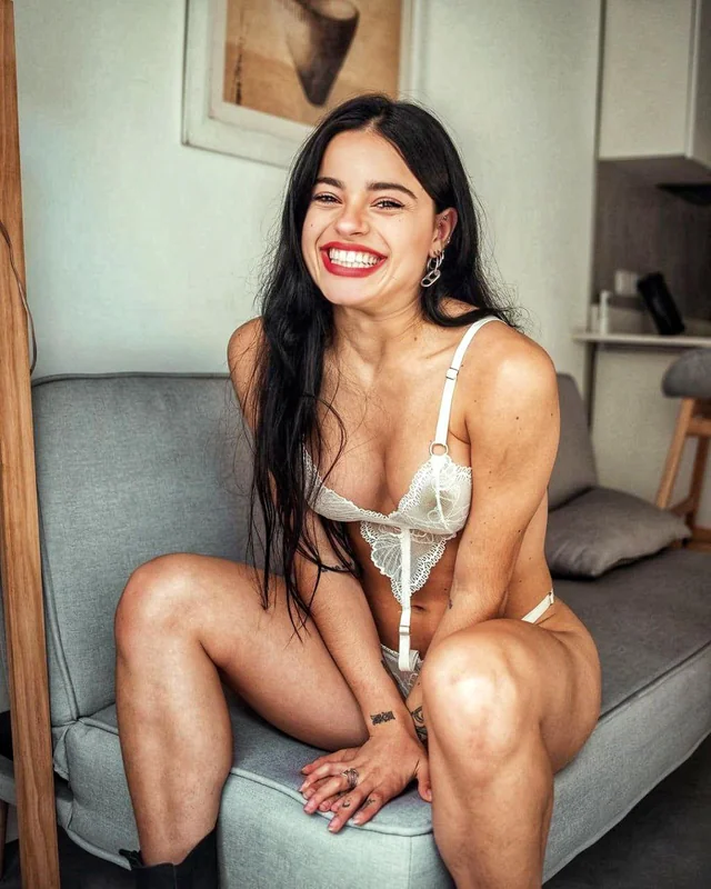 Juli Savioli lencería