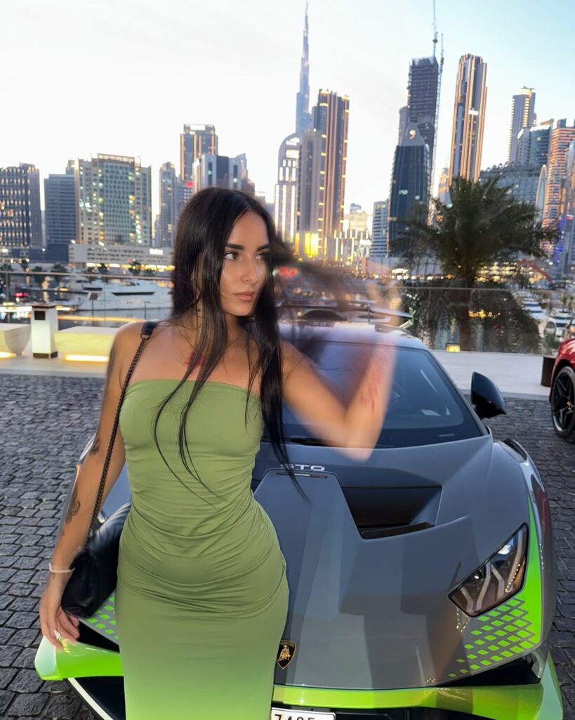 sara sedano vestido