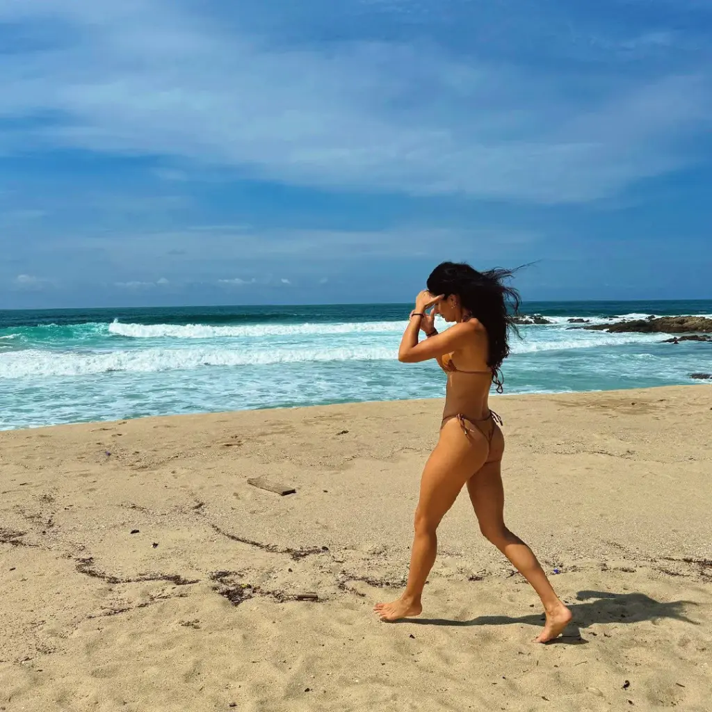 culo Aislinn Derbez tanga