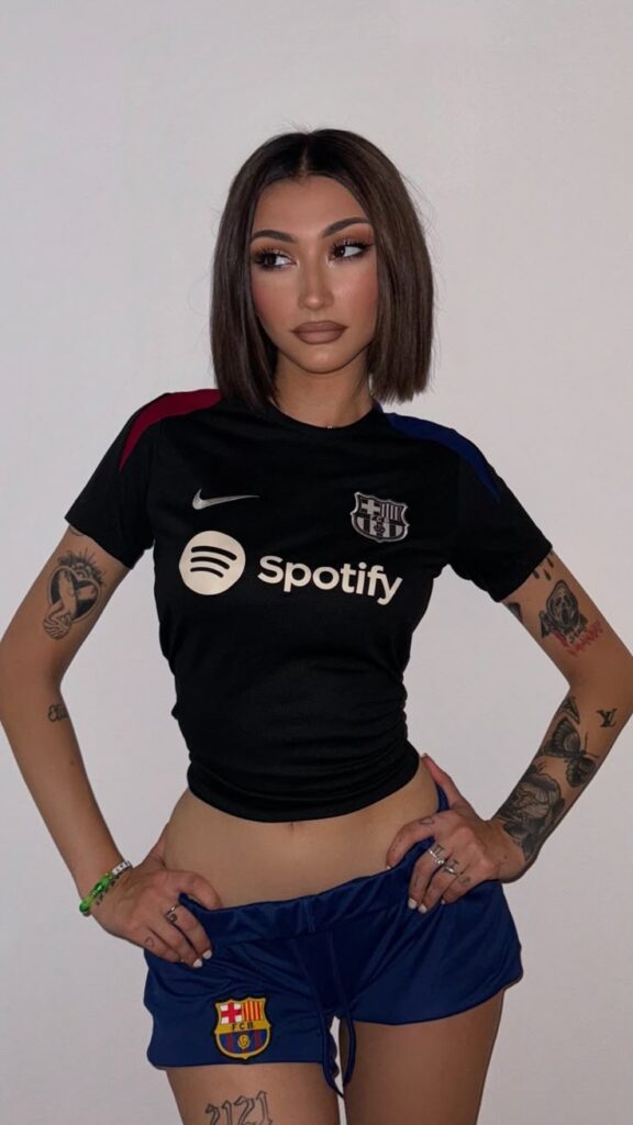 Adryana Ruiz hot