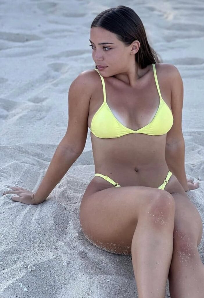 Beatriz de Dias Marques bikini