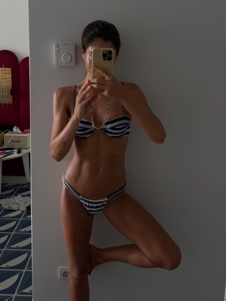 bikini tanga Belén Hostalet