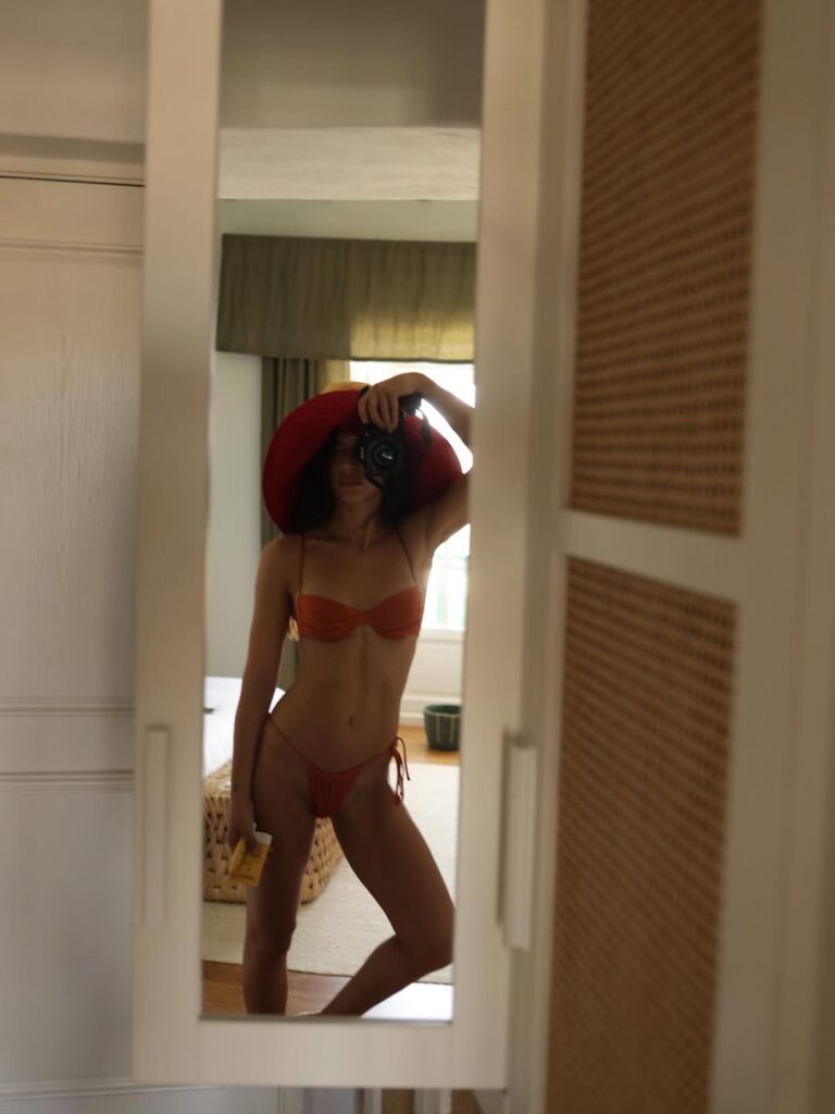 Belén Hostalet bikini tanga