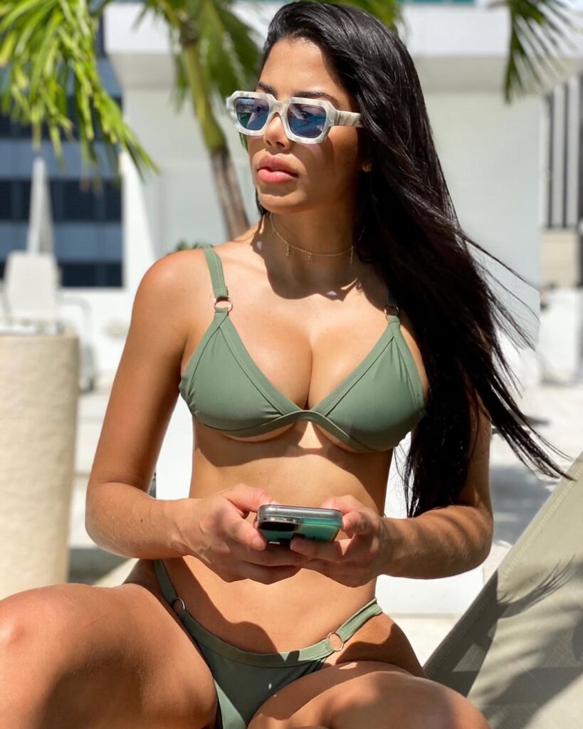 Joselina Sorza micro bikini