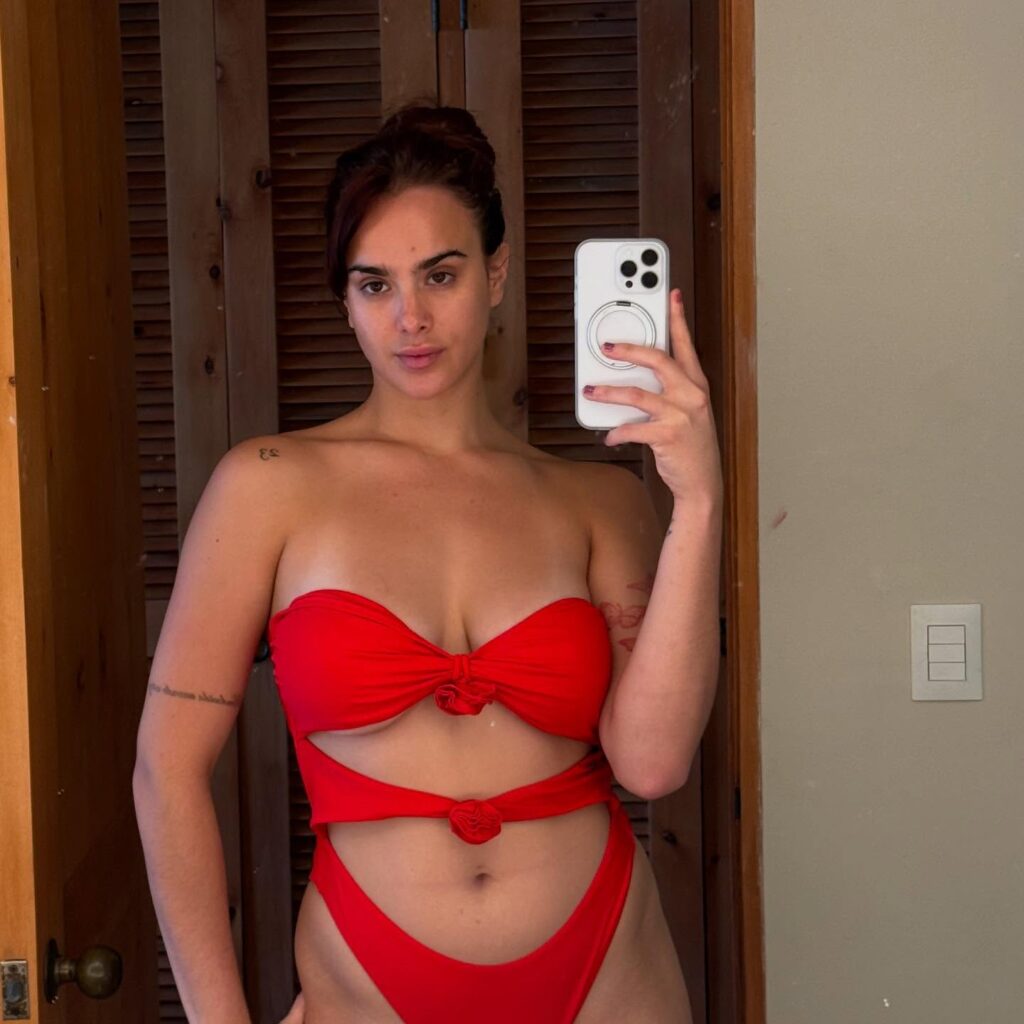 Gala Montes pechos