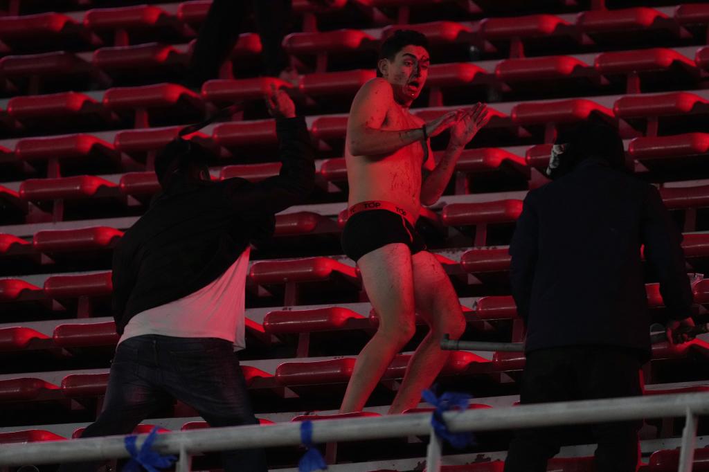 peleas en el Independiente vs Universidad de Chile