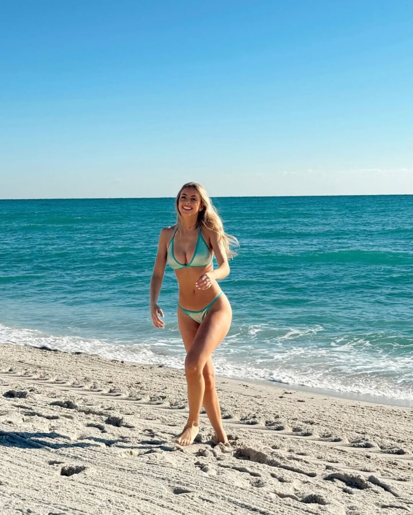 celia gimeno bikini playa