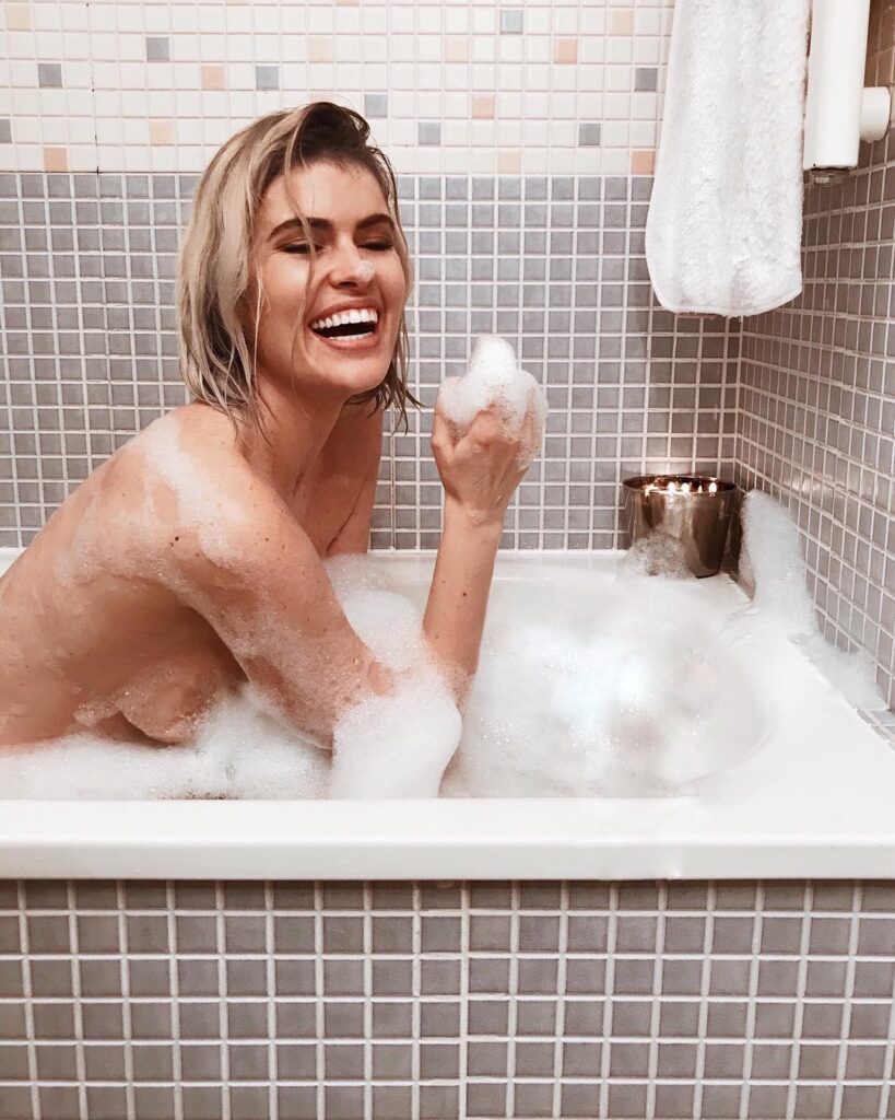 desnuda Adriana Abenia