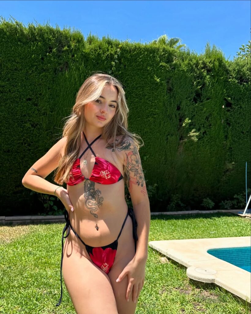 Sofía (de)Sastre en bikini