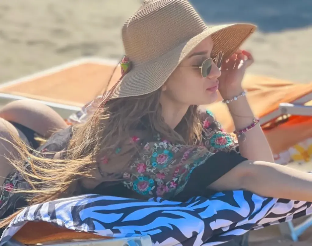 Giulia Corrado colaless