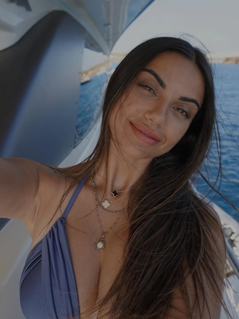 bikini Claudia Rodríguez tetas