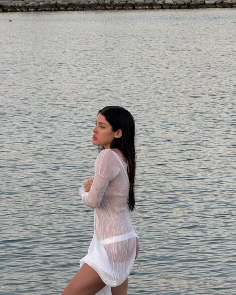 topless Sofía Gonet La Reini