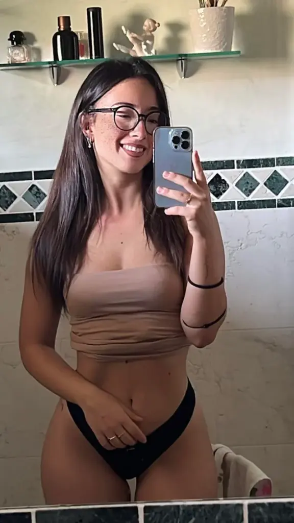 Jennifer Roncato tanga