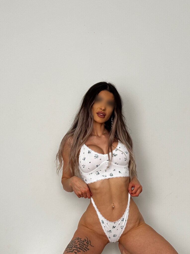 Laura Minnie lencería