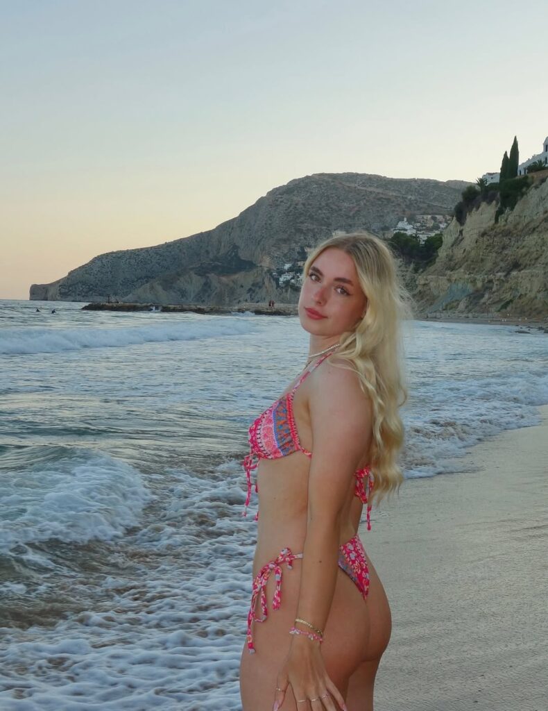 playa Sára Peterková tanga