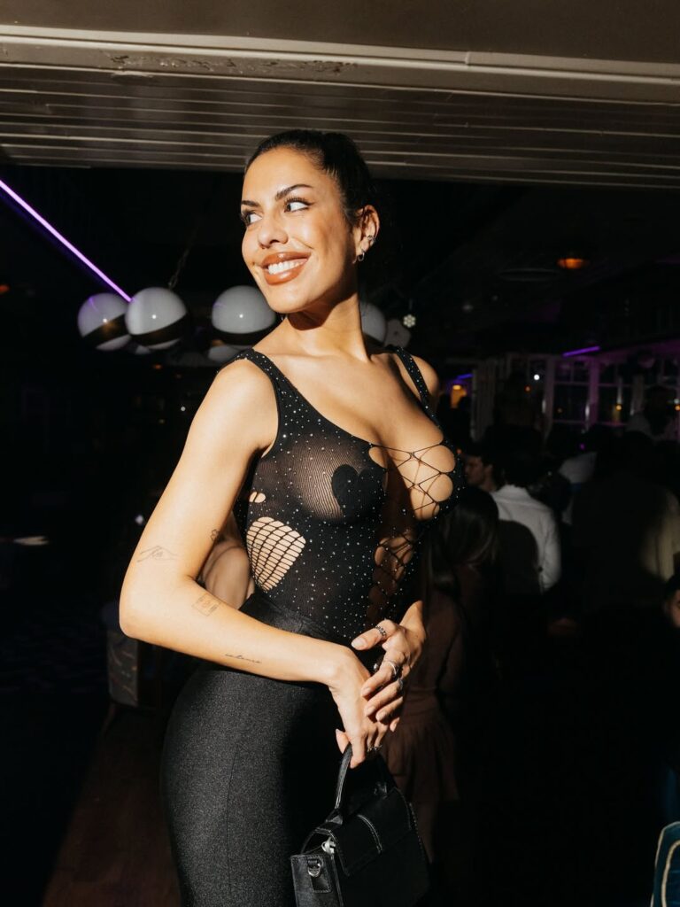 tetas de Alba Oliveros