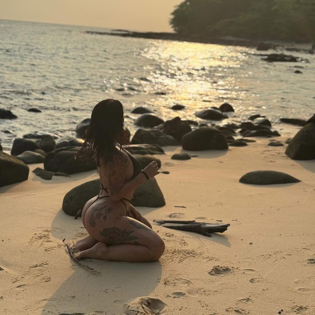 playa Laura Cantizano culo