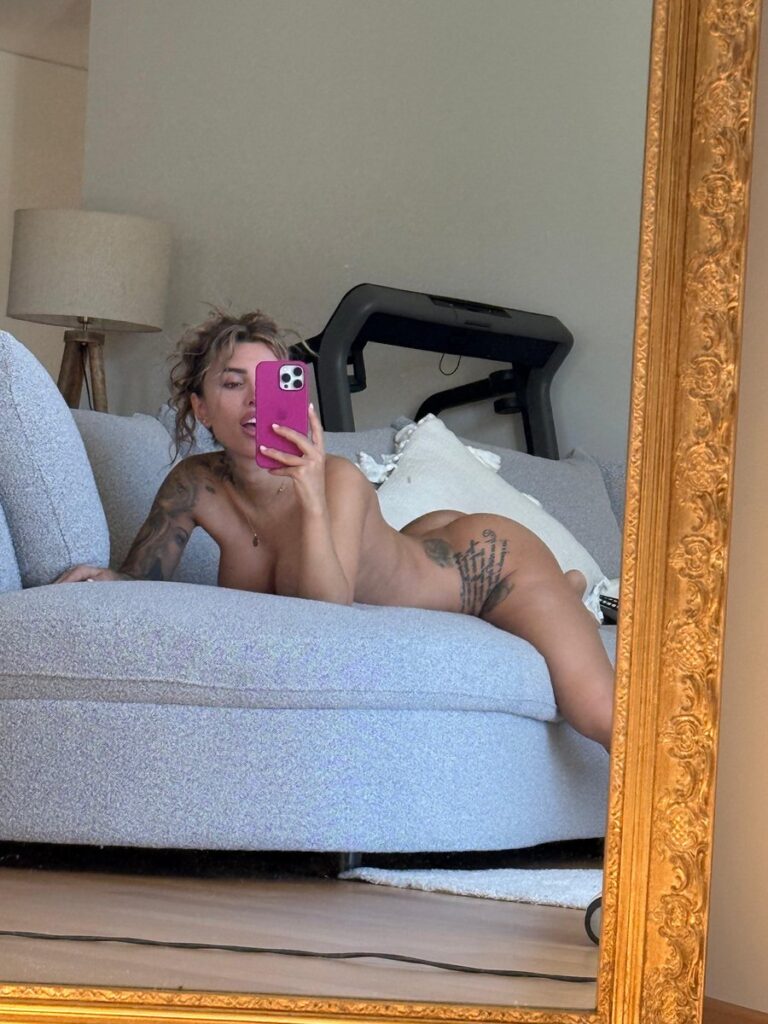 Tami Tsunami desnuda