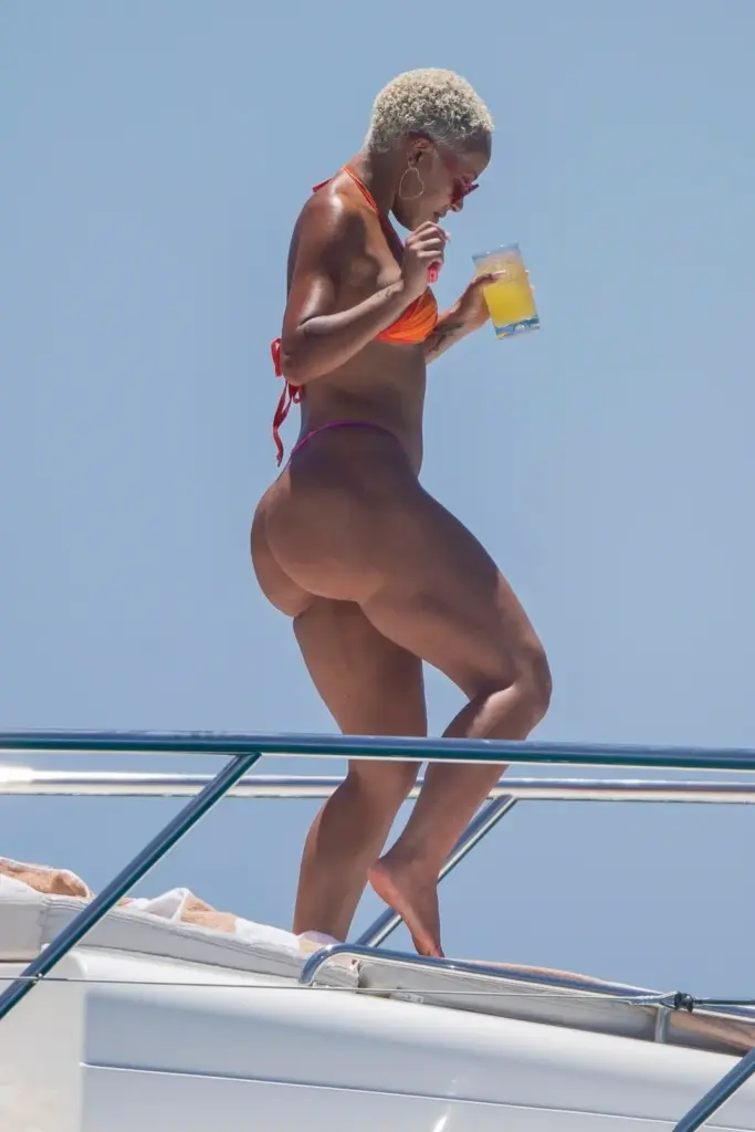 Doja Cat bikini tanga