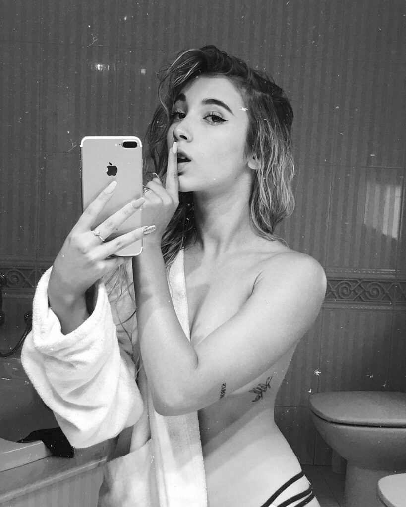 tetas Rebeca Stones tanga