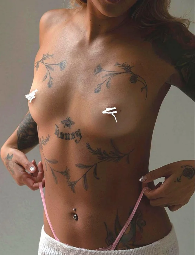 Cinthya Velázquez Lenguas de Gato tetas