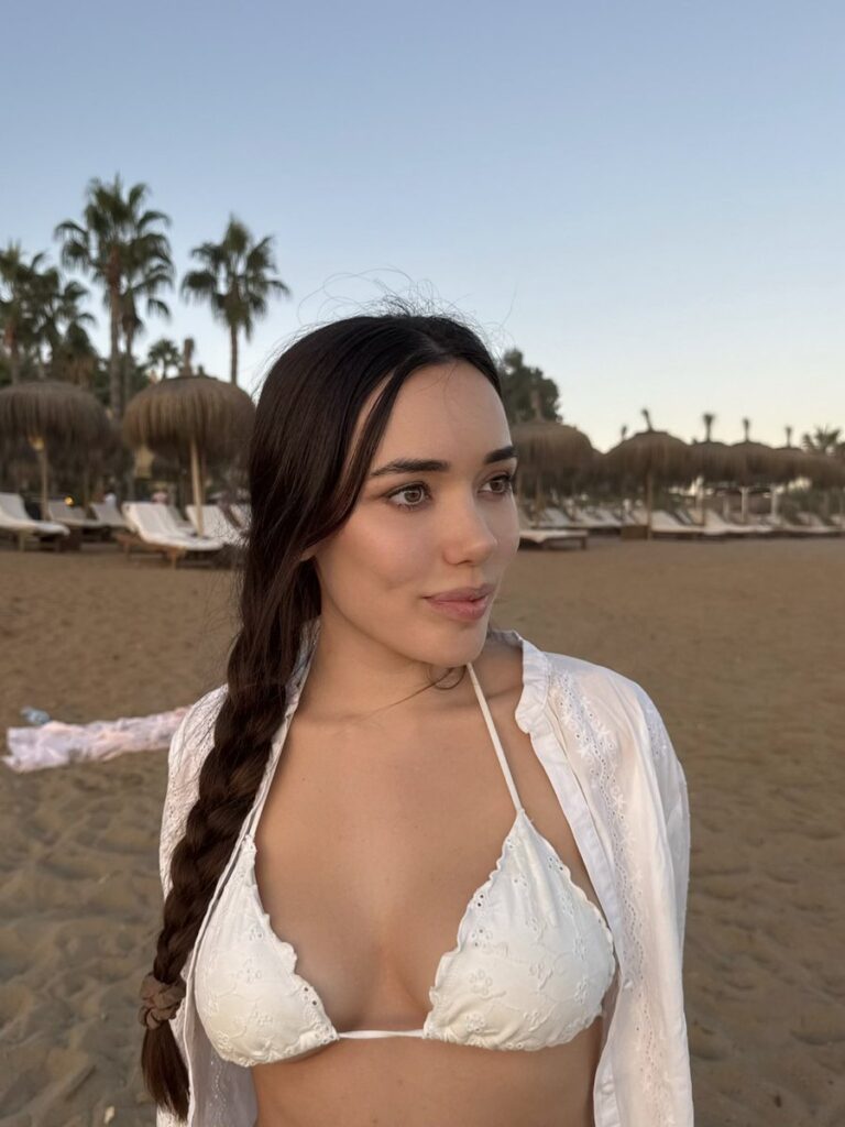 bikini Ada Lluch tetas