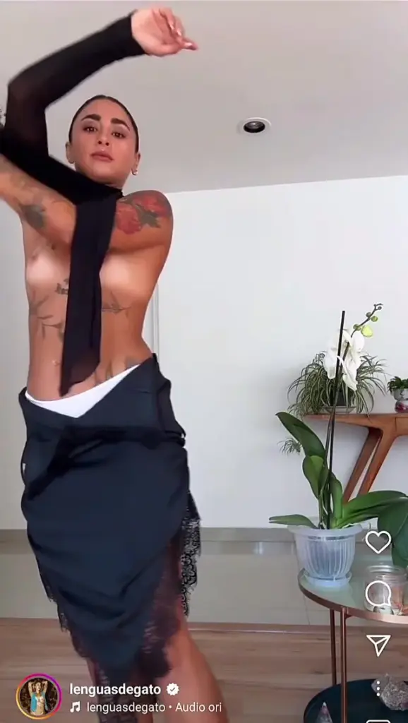 Cinthya Velázquez Lenguas de Gato pezones