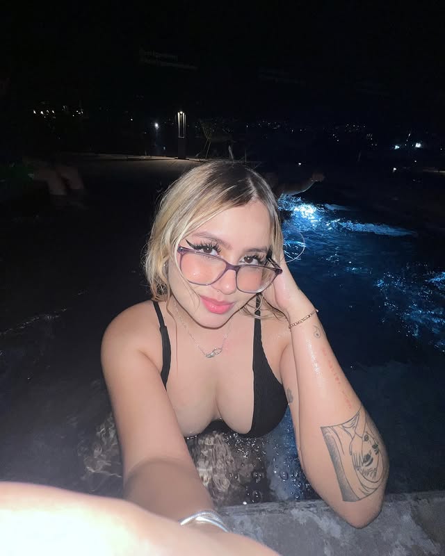 tetas La Parce bikini