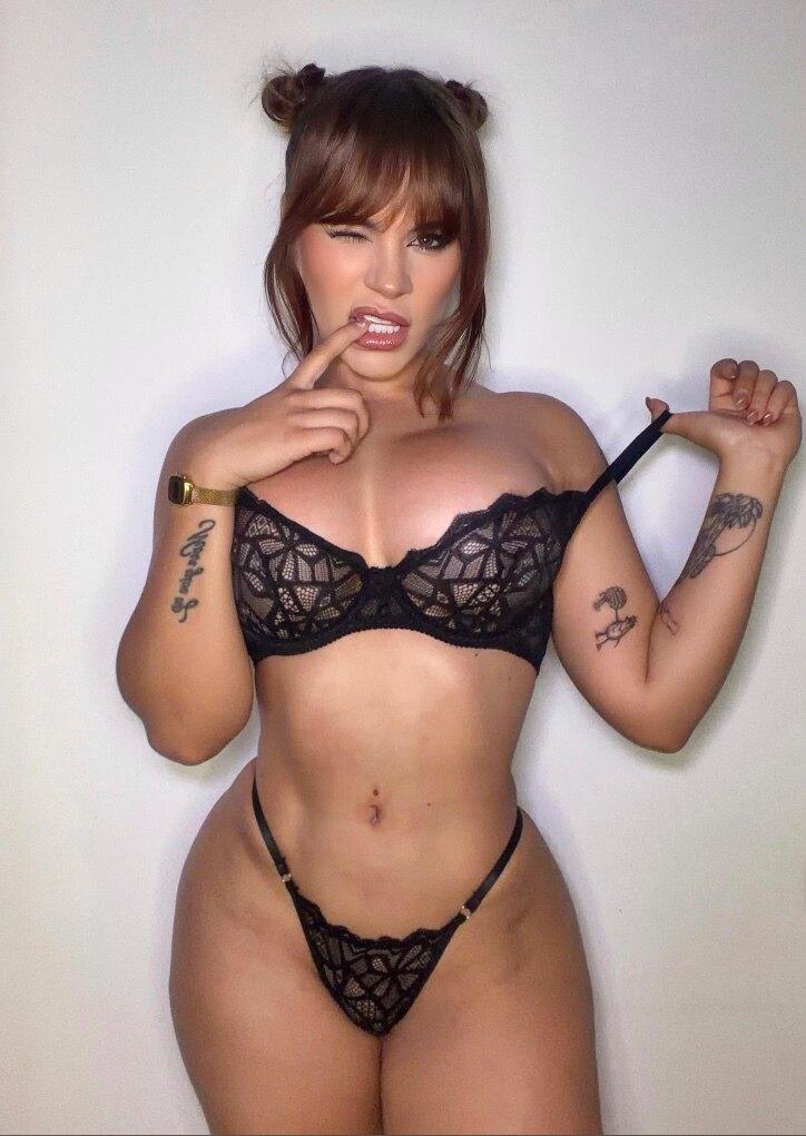 onlyfans Carolina Cazadora lenceria