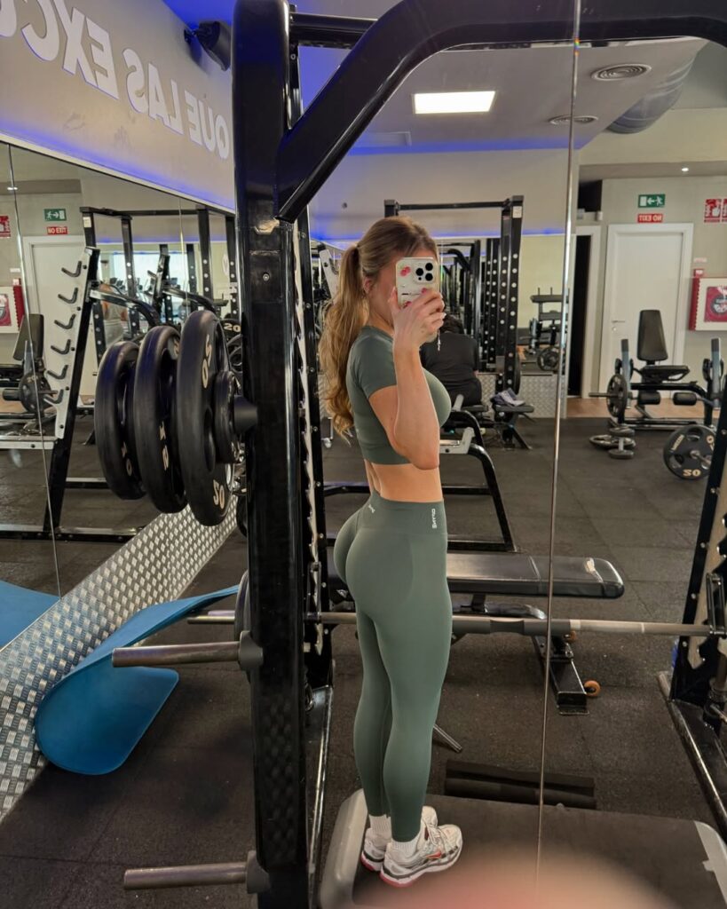 Christine Matei leggins