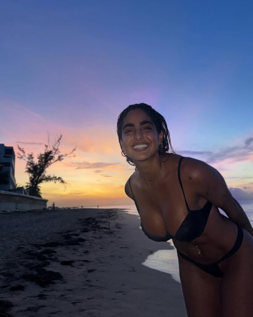 Isabella Ladera boobs