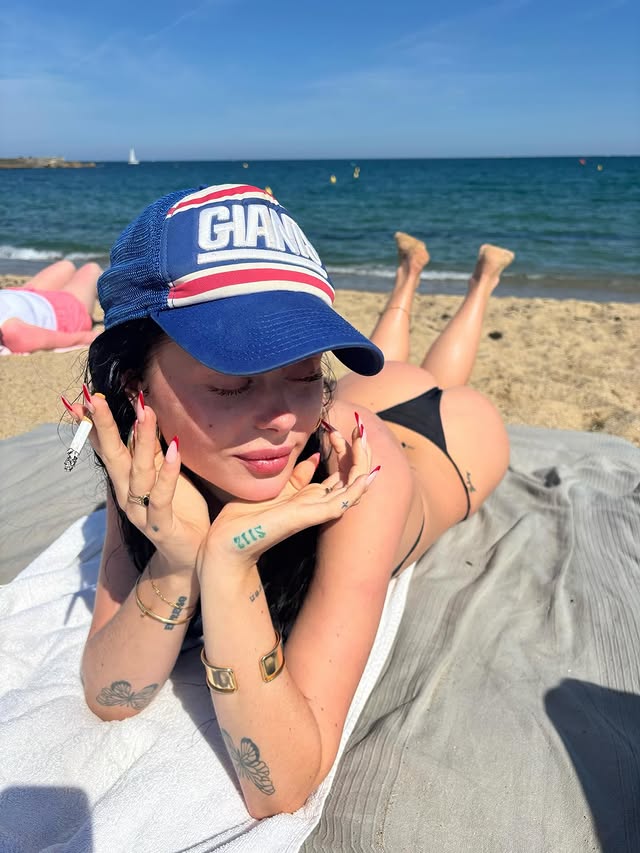 playa Aja Viola culo